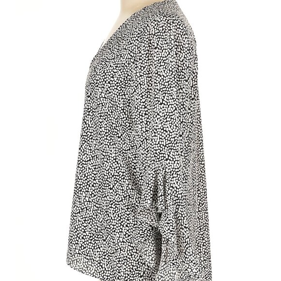 Vince Camuto Flutter Sleeve Blouse - Picture 4 of 7